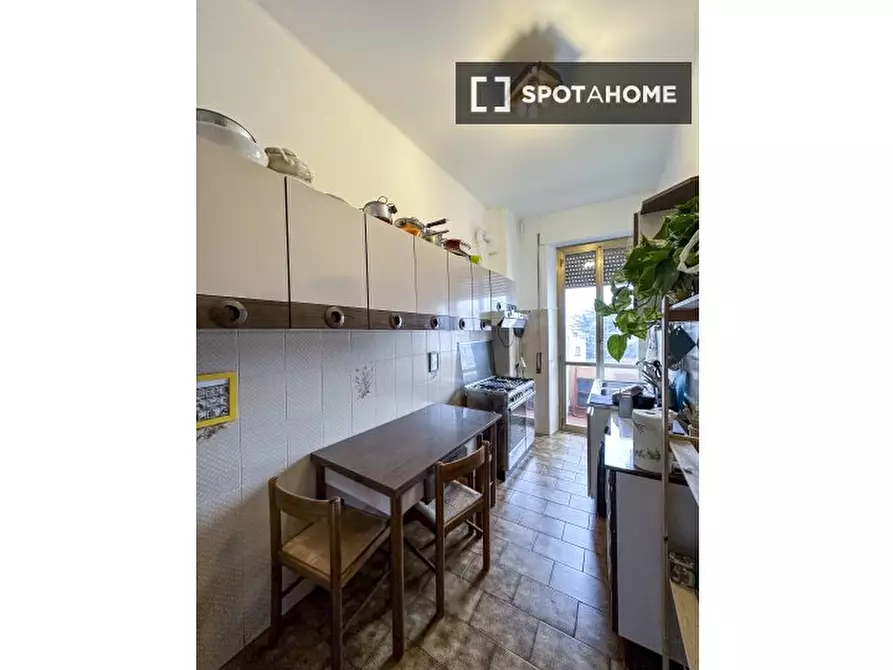 Immagine 5 di Camera condivisa in affitto  in Via dei Salentini a Roma