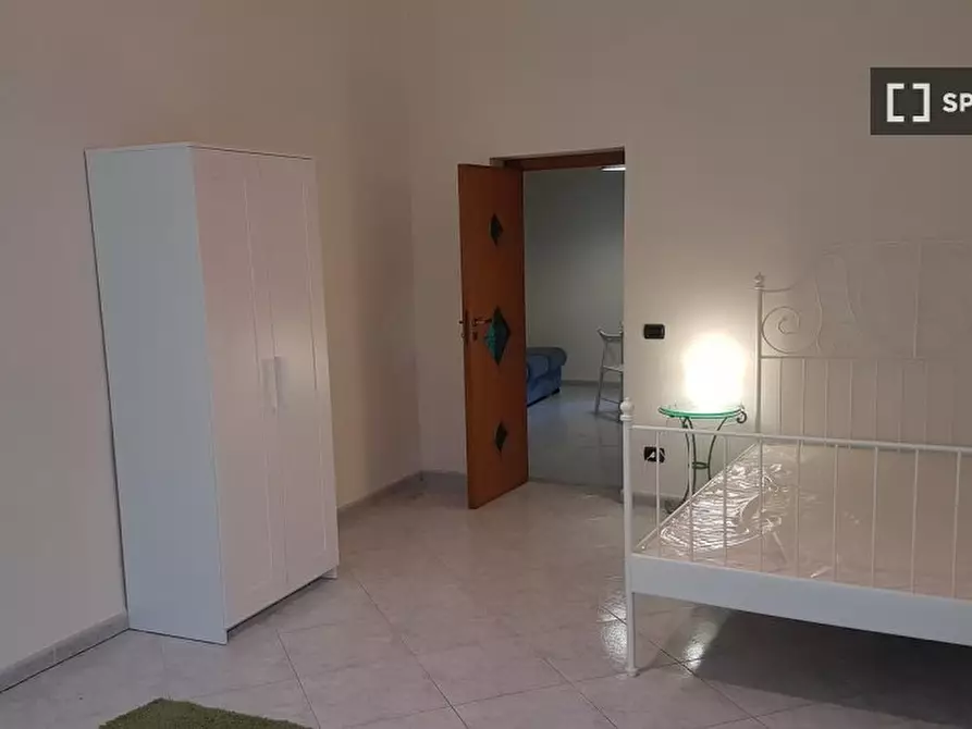 Immagine 7 di Camera condivisa in affitto  in Via Antonietta de Pace a Napoli