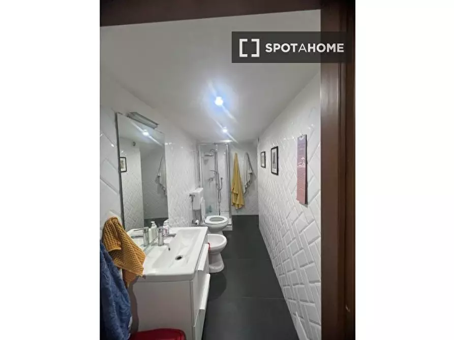 Immagine 7 di Camera condivisa in affitto  in Vico Canalone a Fontana dei Serpi a Napoli