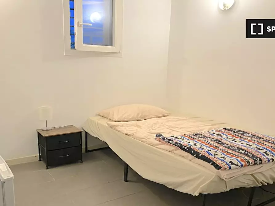 Immagine 9 di Camera condivisa in affitto  in Via di Carcaricola a Roma