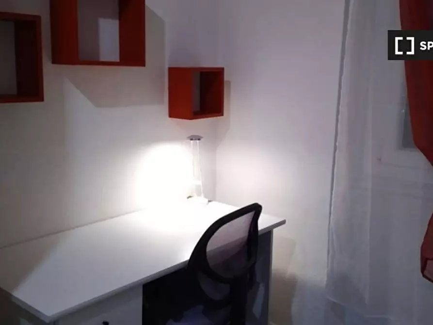 Immagine 3 di Camera condivisa in affitto  in Via Montevideo a Genova