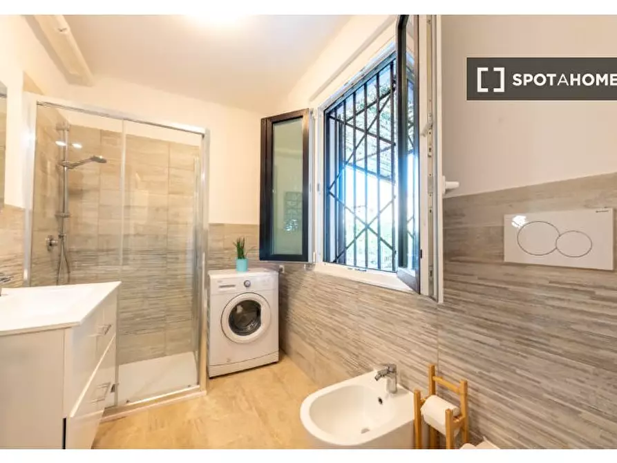 Immagine 14 di Camera condivisa in affitto  in Viale Giovanni da Cermenate a Milano