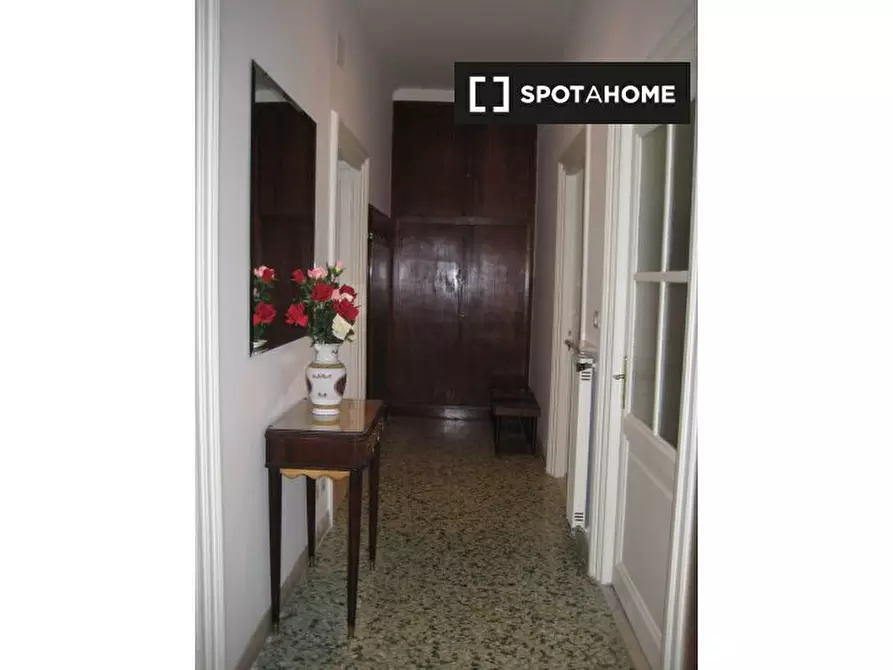 Immagine 9 di Camera condivisa in affitto  in Via degli Umbri a Roma