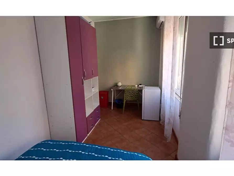 Immagine 1 di Camera condivisa in affitto  in Via S. Arcangelo a Baiano a Napoli