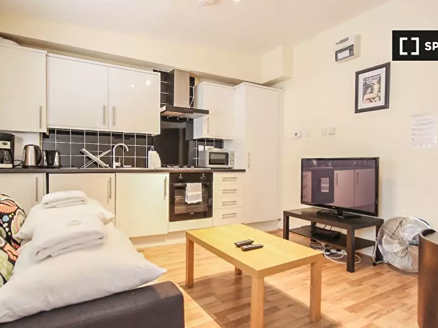 Immagine 2 di Appartamento in affitto  in Pratt St a Camden Town