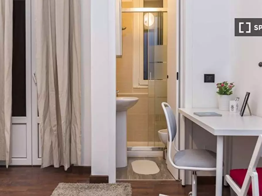 Immagine 1 di Camera condivisa in affitto  in Via Giulio Tarra a Milano