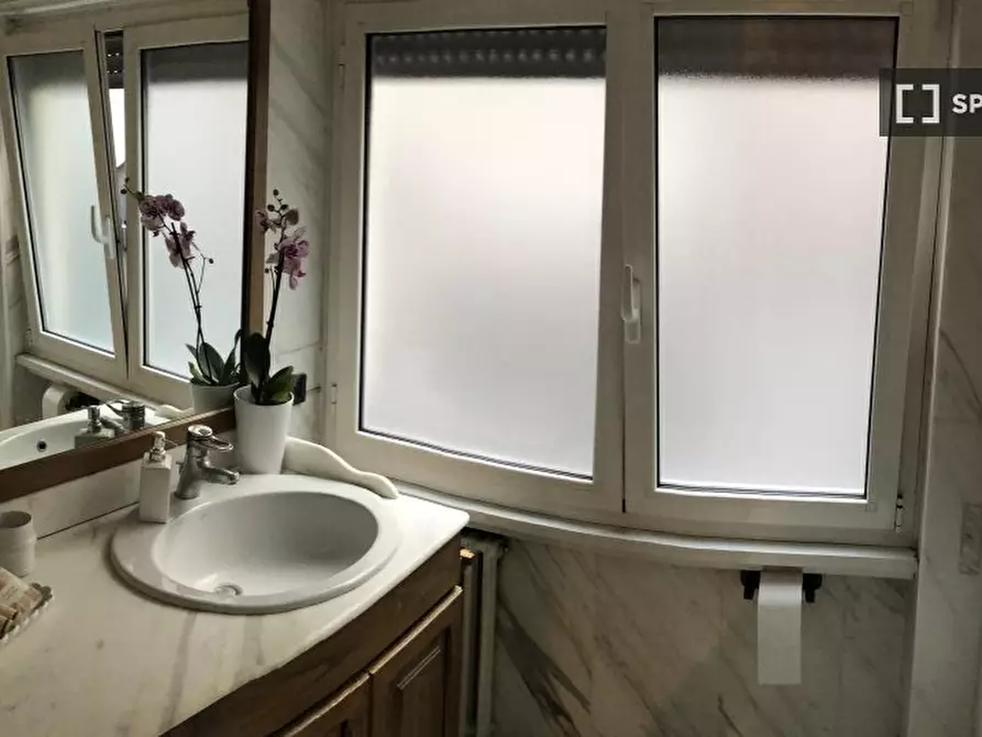 Immagine 17 di Camera condivisa in affitto  in Via Cipro a Roma