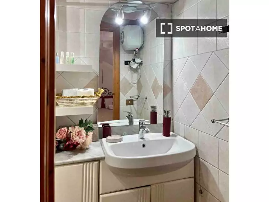 Immagine 14 di Appartamento in affitto  in Via Pellegrini a Napoli