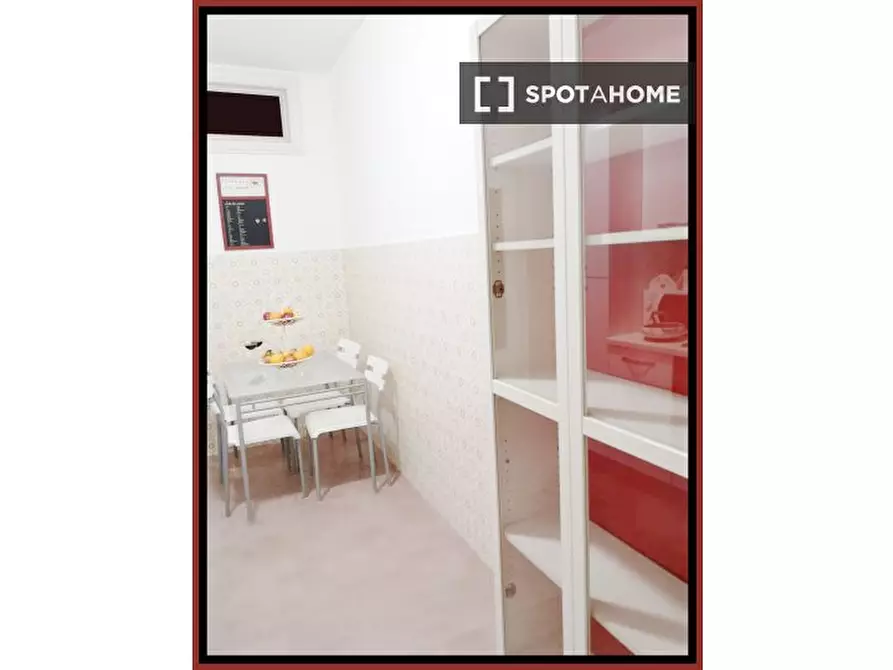 Immagine 19 di Camera condivisa in affitto  in Via Antonio Raimondi a Roma