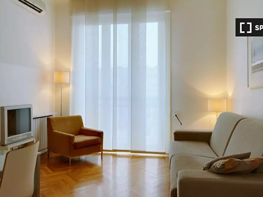 Immagine 2 di Appartamento in affitto  in Piazza Luigi di Savoia a Milano