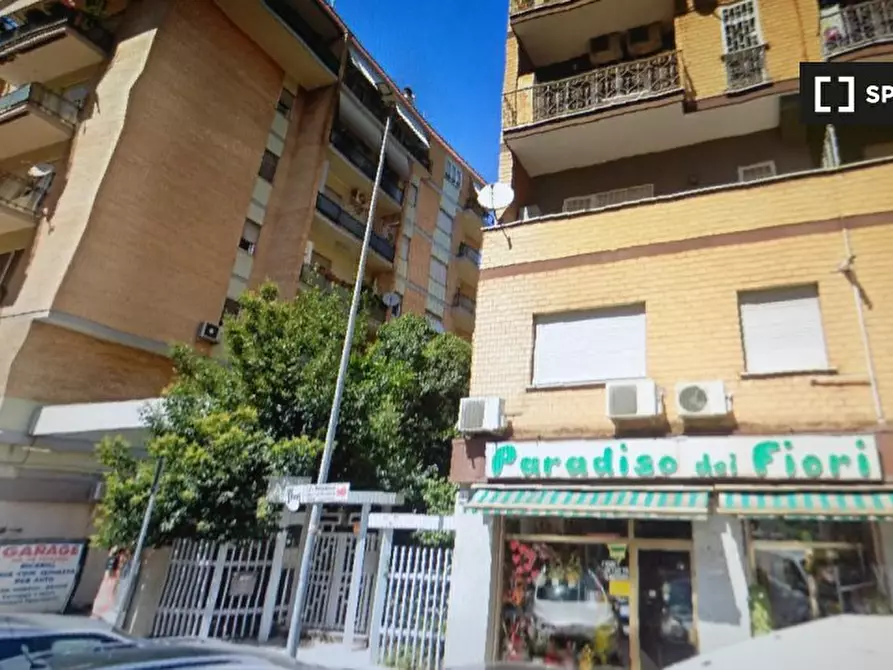 Immagine 18 di Camera condivisa in affitto  in Via Pian Due Torri a Roma