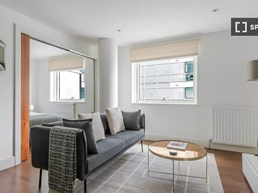 Immagine 1 di Appartamento in affitto  in Whitechapel High St a Poplar