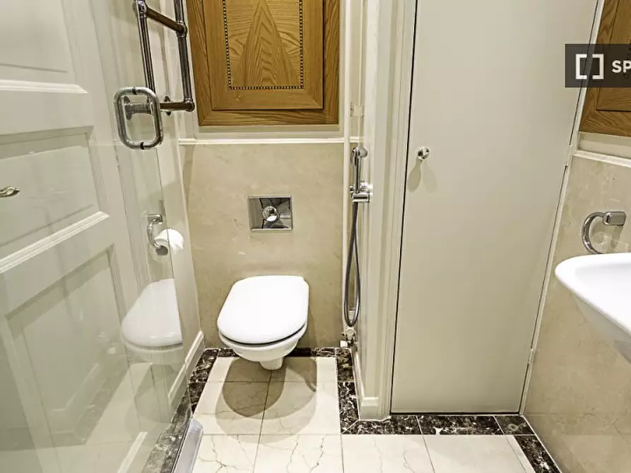 Immagine 17 di Appartamento in affitto  in -13 Kensington Court a Kensington