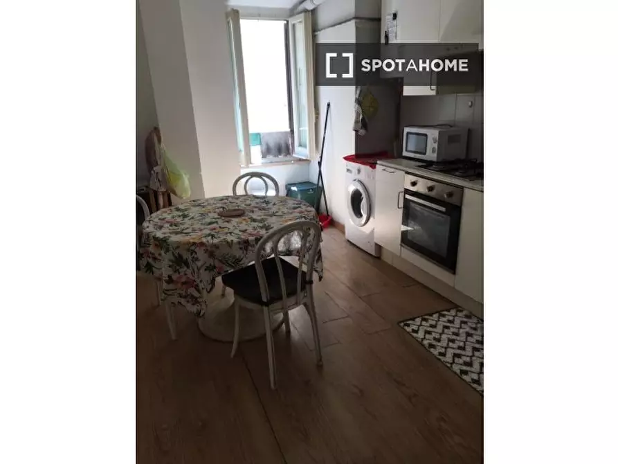 Immagine 2 di Camera condivisa in affitto  in Via Giovanni Giolitti a Roma