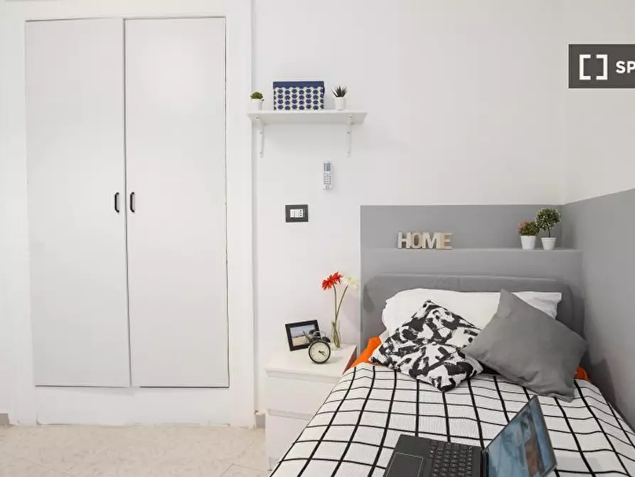 Immagine 5 di Camera condivisa in affitto  in Vico Noce a Napoli