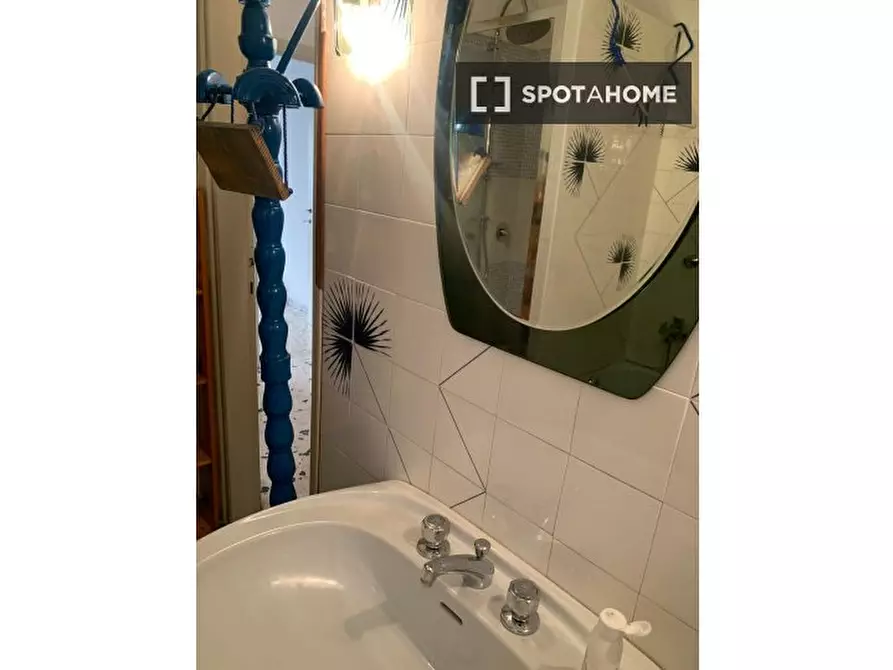 Immagine 16 di Camera condivisa in affitto  in Via dei Monti di Creta a Roma