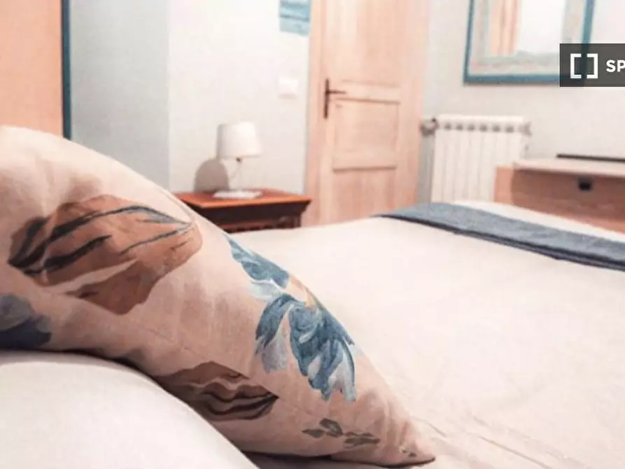 Immagine 3 di Camera condivisa in affitto  in Via Salvator Rosa a Napoli