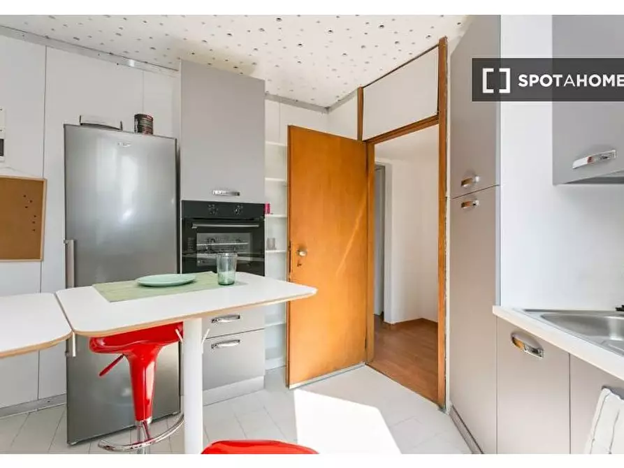 Immagine 6 di Camera condivisa in affitto  in Via Gavirate a Milano