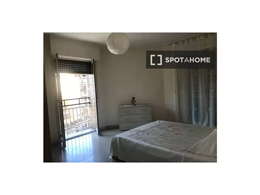 Immagine 1 di Camera condivisa in affitto  in Via Francesco Grimaldi a Roma