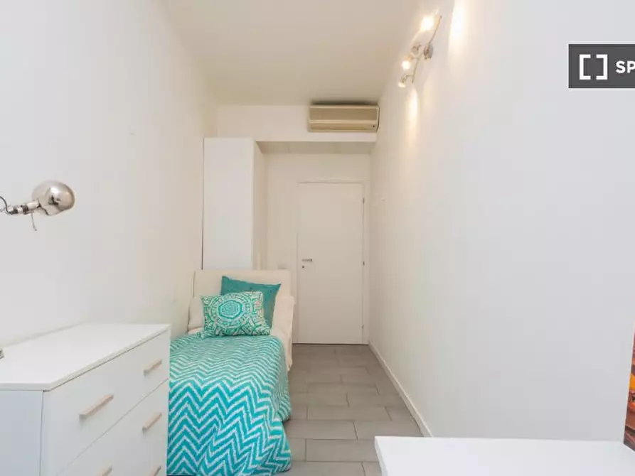 Immagine 2 di Camera condivisa in affitto  in Via Felice Casati a Milano