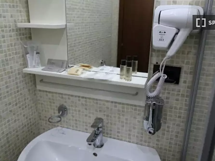 Immagine 2 di Camera condivisa in affitto  in Viale Carlo Felice a Roma