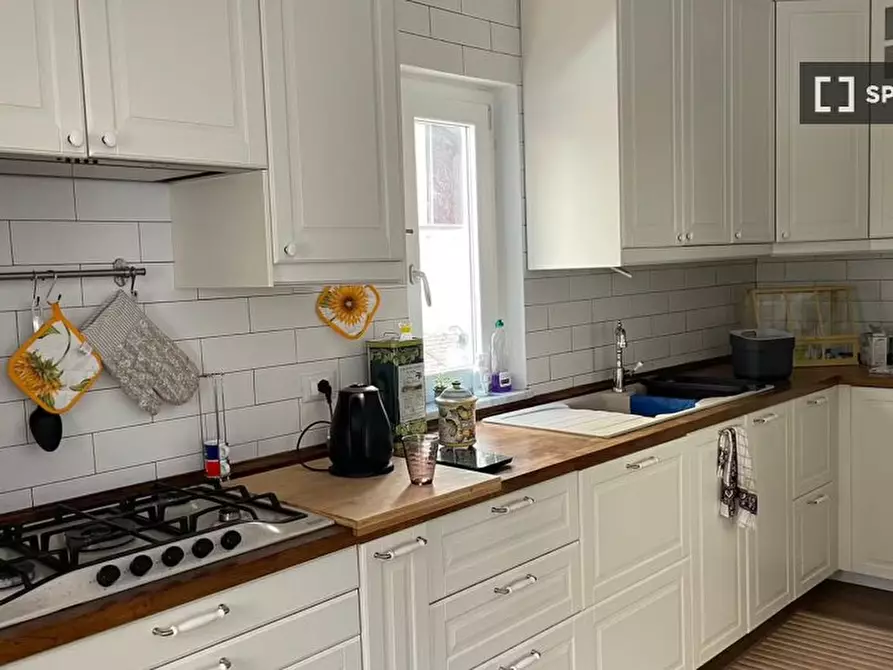 Immagine 12 di Camera condivisa in affitto  in P.za Dante a Napoli