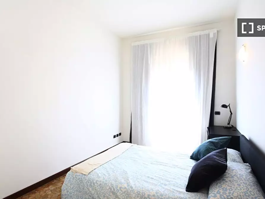 Immagine 1 di Camera condivisa in affitto  in Viale Vittorio Veneto a Milano