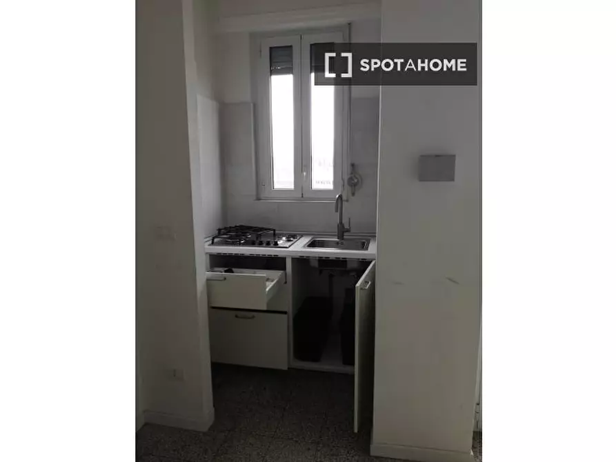 Immagine 4 di Camera condivisa in affitto  in Corso Svizzera a Torino