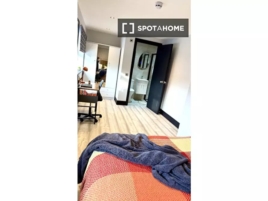 Immagine 9 di Camera condivisa in affitto  in Balmoral Dr a Borehamwood