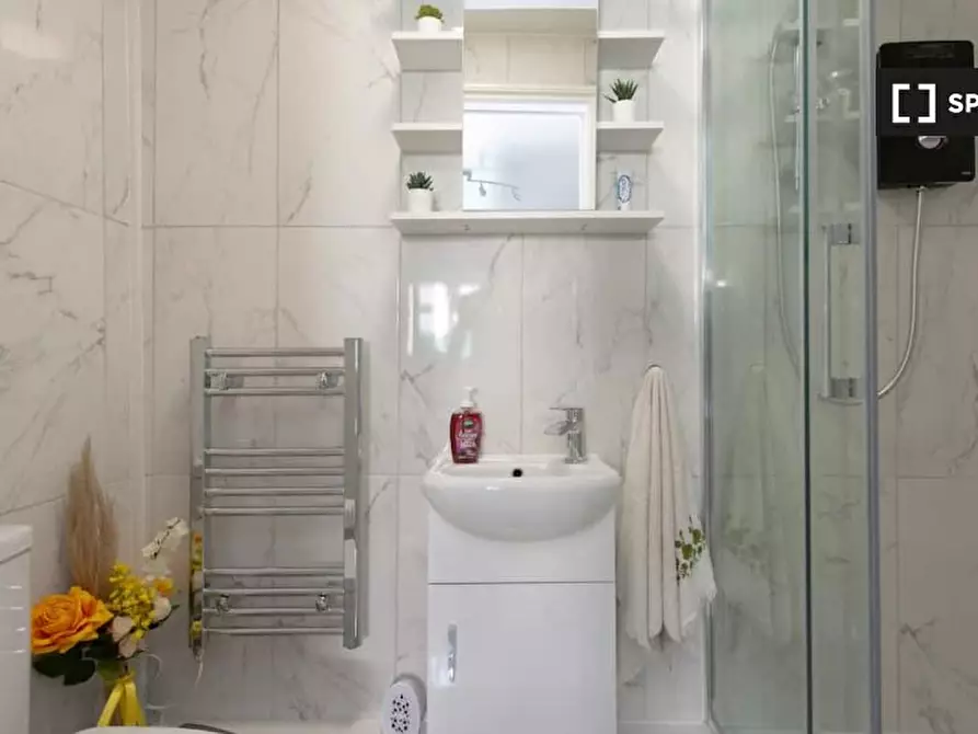 Immagine 4 di Ufficio in affitto  in Flat a Barnet