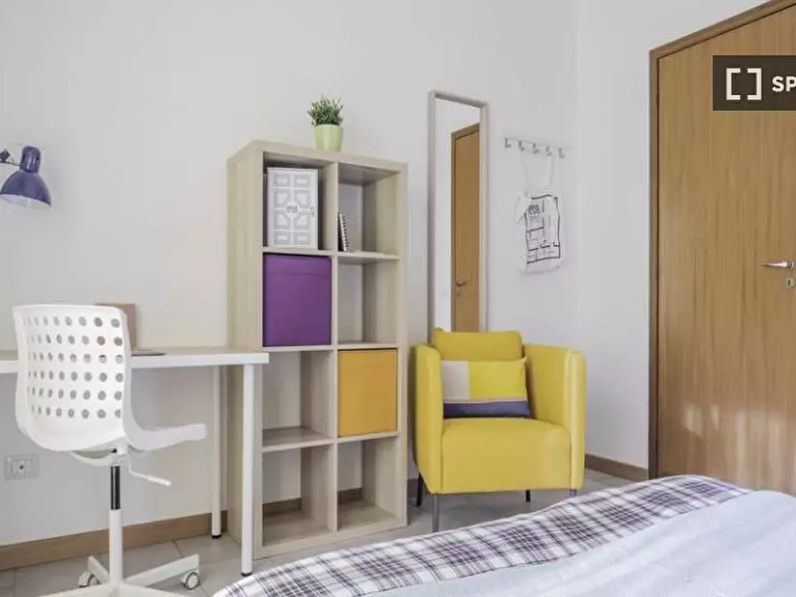 Immagine 3 di Camera condivisa in affitto  in Via Fiume delle Perle a Roma