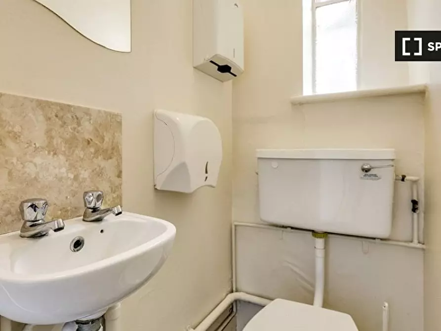 Immagine 5 di Camera condivisa in affitto  in nd Floor Apartment a Kensington