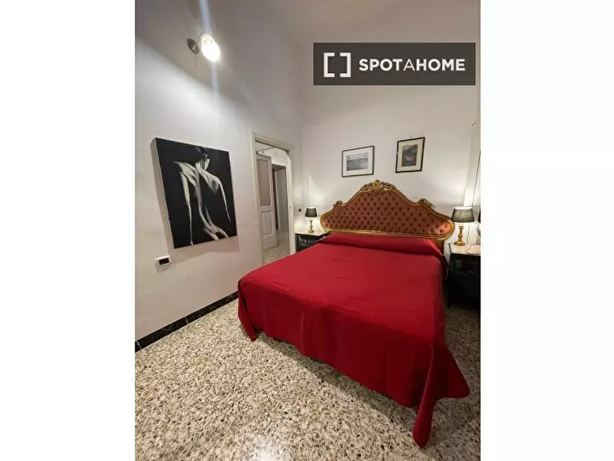 Immagine 3 di Camera condivisa in affitto  in Vico Latilla a Napoli