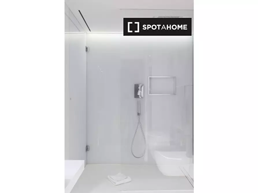 Immagine 16 di Appartamento in affitto  in Via Frattina a Roma