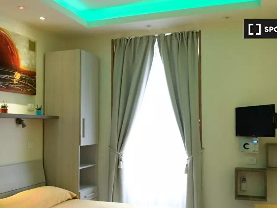 Immagine 16 di Camera condivisa in affitto  in Via Vetulonia a Roma