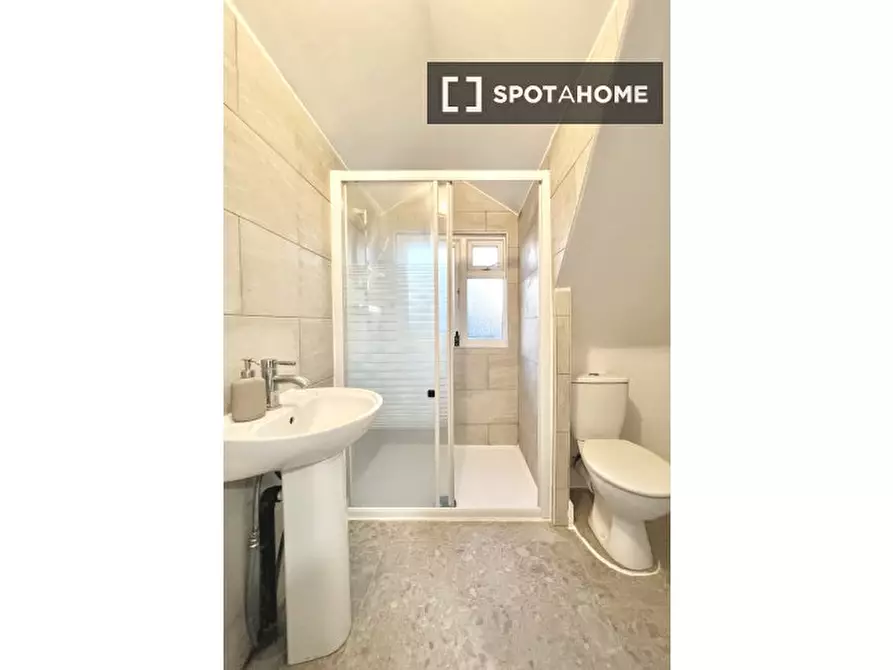 Immagine 14 di Appartamento in affitto  in Malden Way a Kingston Upon Thames