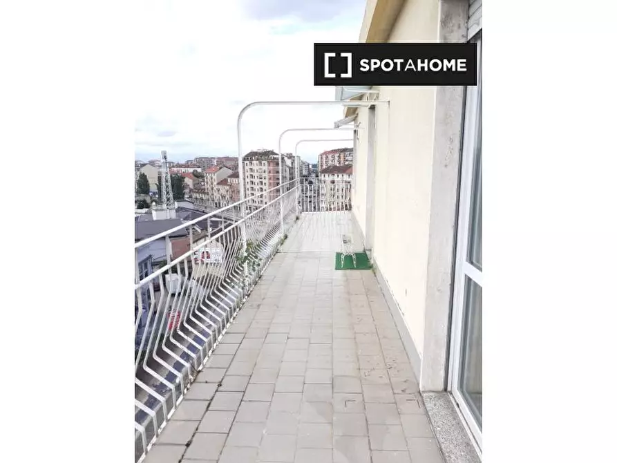 Immagine 5 di Camera condivisa in affitto  in Via Verolengo a Torino
