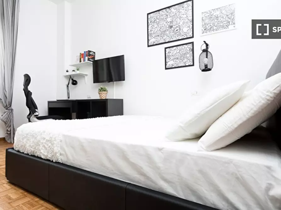 Immagine 3 di Camera condivisa in affitto  in Via Carlo Valvassori Peroni a Milano