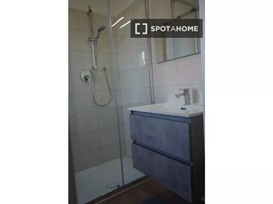 Immagine 18 di Camera condivisa in affitto  in Via Salvatore Pincherle a Roma