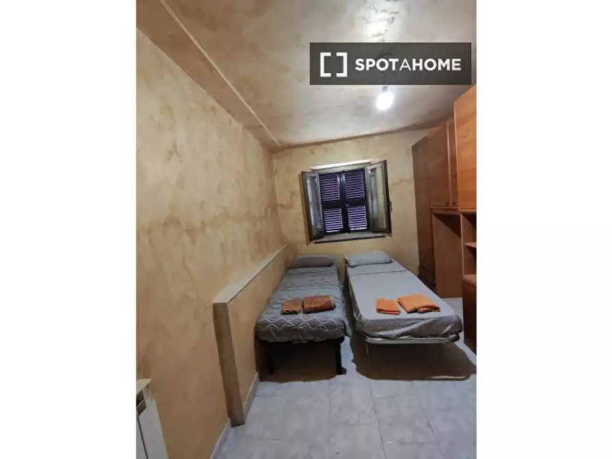 Immagine 3 di Camera condivisa in affitto  in Via Subiaco a Guidonia Montecelio