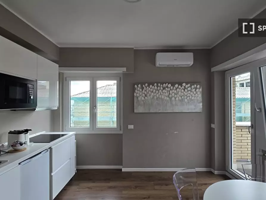 Immagine 13 di Camera condivisa in affitto  in Via Nicolò da Pistoia a Roma