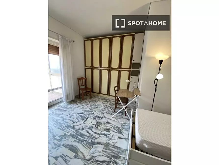 Immagine 8 di Camera condivisa in affitto  in Viale Maria Bakunin a Napoli