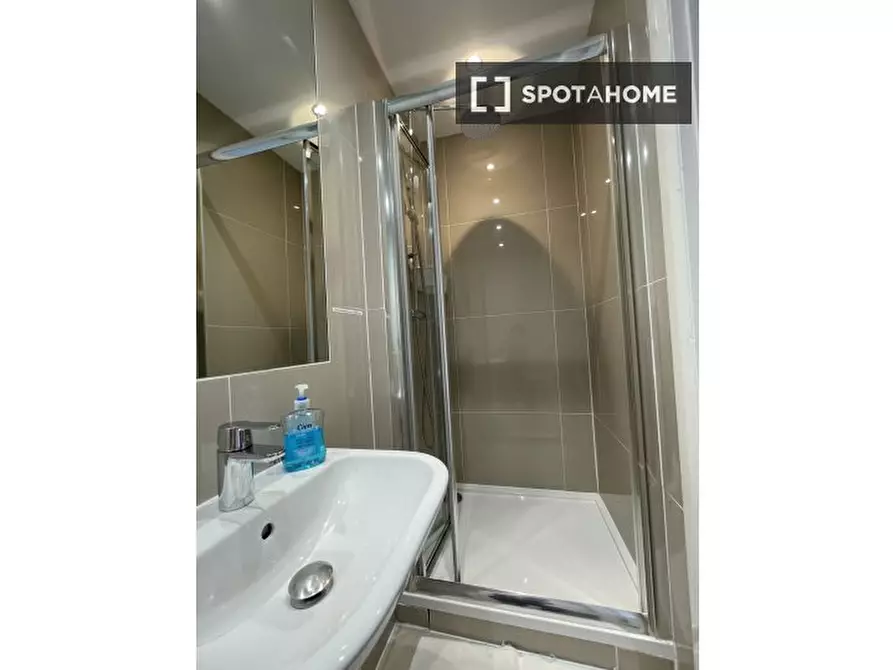 Immagine 4 di Ufficio in affitto  in Glengall Grove a Poplar