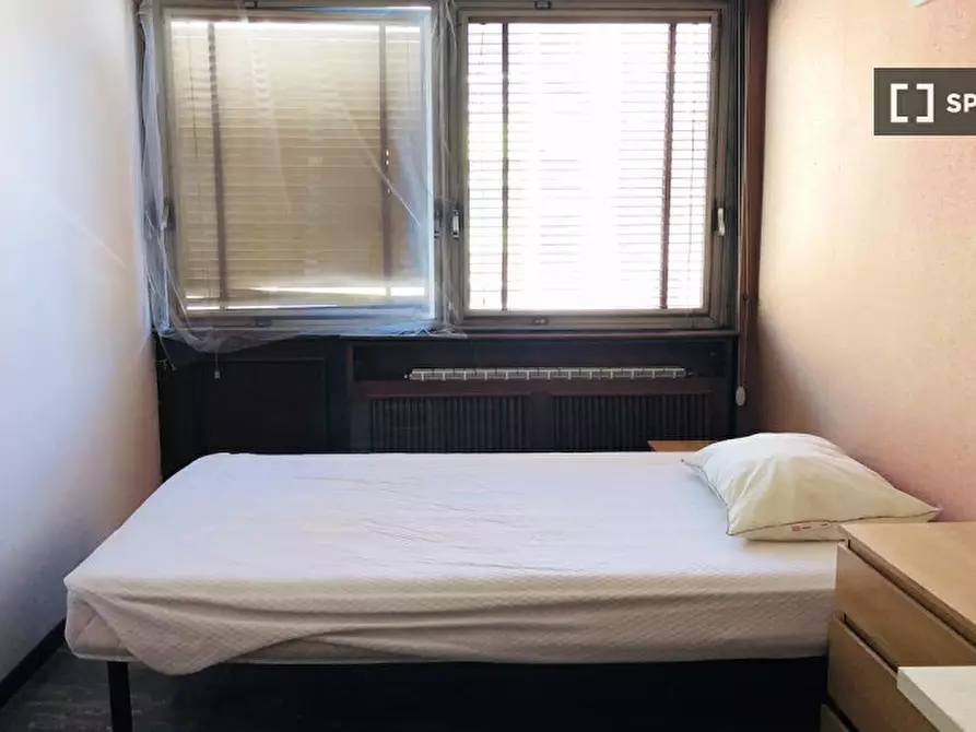 Immagine 2 di Camera condivisa in affitto  in Via Francesco Orestano a Roma