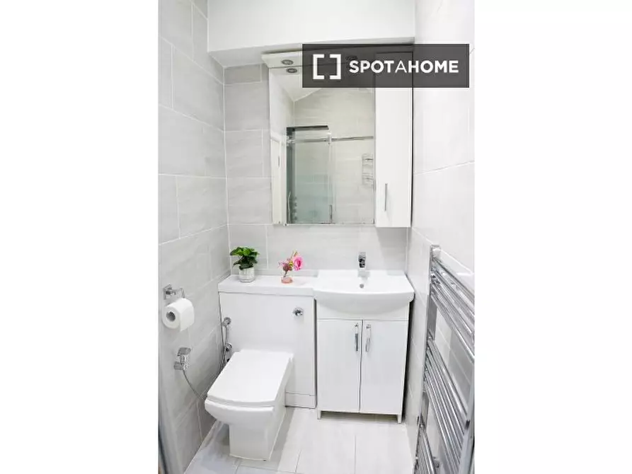 Immagine 6 di Appartamento in affitto  in Clare Rd a 