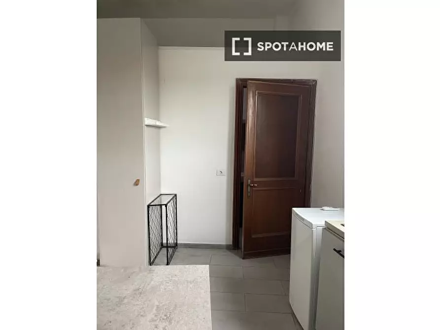 Immagine 6 di Appartamento in affitto  in Via del Mandrione a Roma