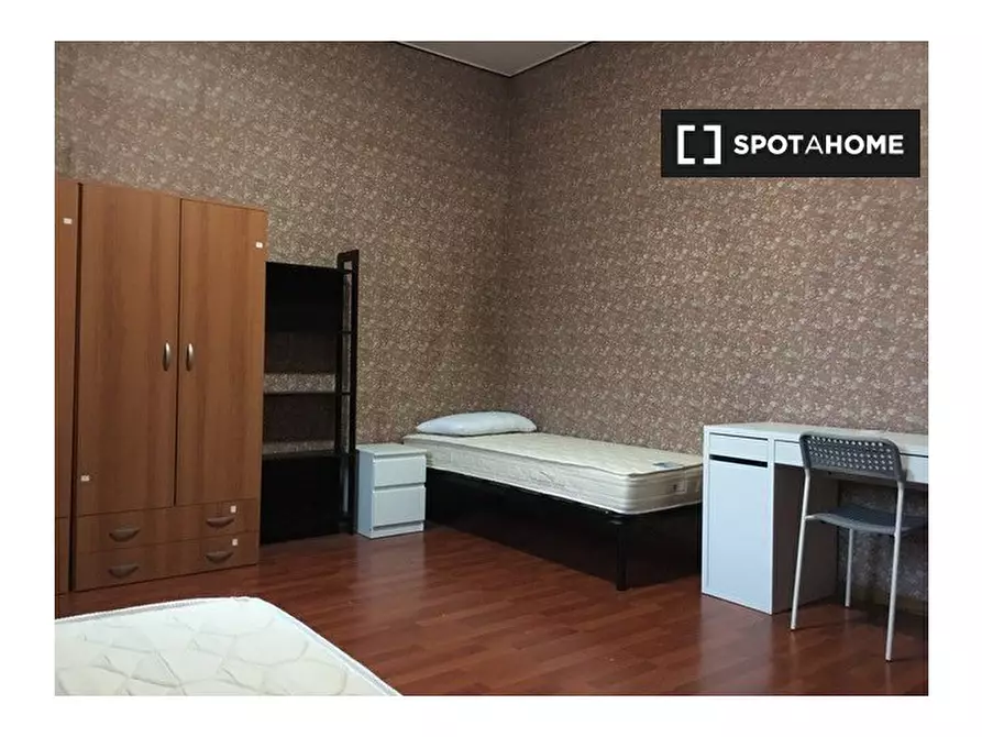 Immagine 2 di Camera condivisa in affitto  in Via Alfredo Protti a Bologna