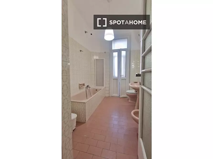 Immagine 14 di Camera condivisa in affitto  in Viale Angelico a Roma