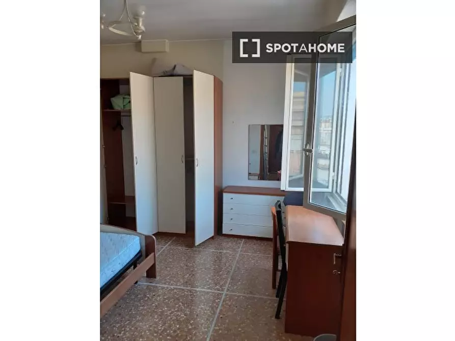Immagine 14 di Camera condivisa in affitto  in Via Sirte a Roma