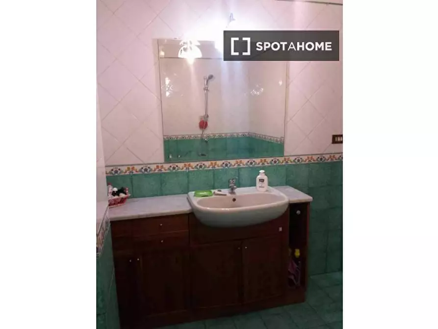 Immagine 12 di Camera condivisa in affitto  in Via Bernardo Cavallino a Napoli